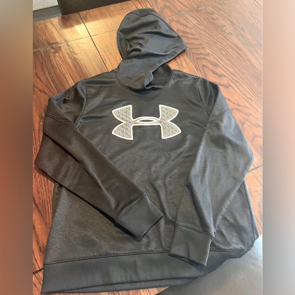 Under Armour Women’s hooded sweatshirt Sz. L - loose fit